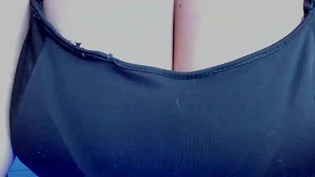 Snapshot of sobigcurvy4u chatting on 12, 12, 2024 sobigcurvy4u online show from 12, 12, 2024