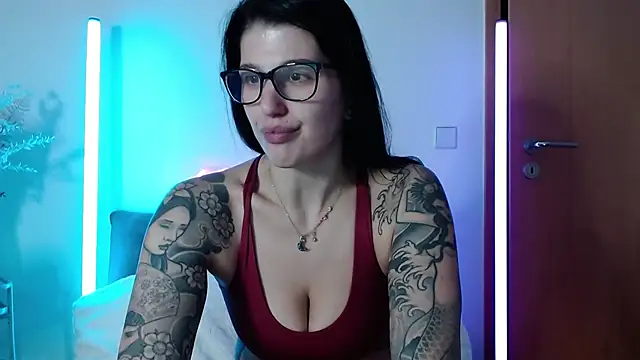 Snapshot of KiraKane1 chatting on 20, 12, 2024 KiraKane1 online show from 20, 12, 2024