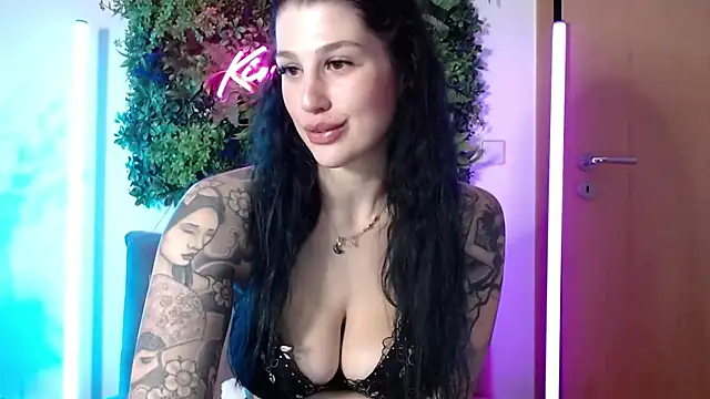 Snapshot of KiraKane1 chatting on 4, 1, 2025 KiraKane1 online show from 4, 1, 2025