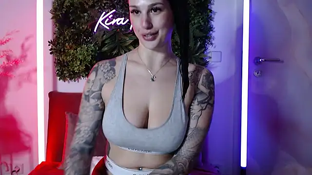 Snapshot of KiraKane1 chatting on 5, 2, 2025 KiraKane1 online show from 5, 2, 2025