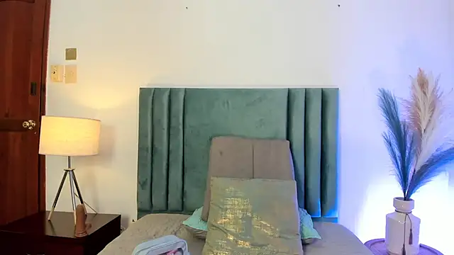 Emilywatsonn online show from 9, 2, 2025