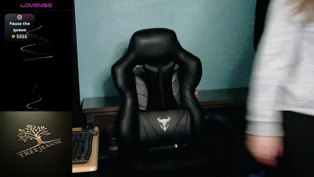 Snapshot of TreeJeanne chatting on 1, 2, 2026 TreeJeanne online show from 1, 2, 2026