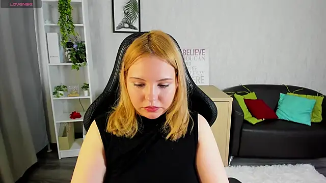 Snapshot of Stacy_Luv chatting on 5, 2, 2026 Stacy Luv online show from 5, 2, 2026