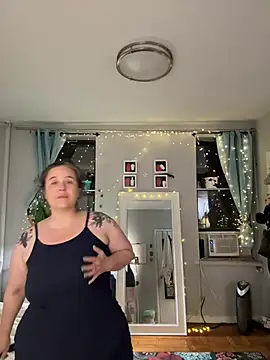 Snapshot of sylviahhh chatting on 16, 6, 2026 sylviahhh online show from 16, 6, 2026