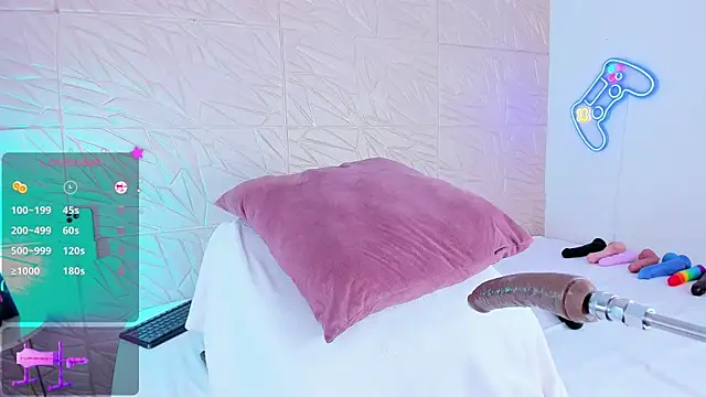 ashley nicoll online show from 28, 1, 2025