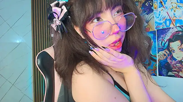 Snapshot of Purplee_Baby chatting on 10, 9, 2025 Purplee Baby online show from 10, 9, 2025