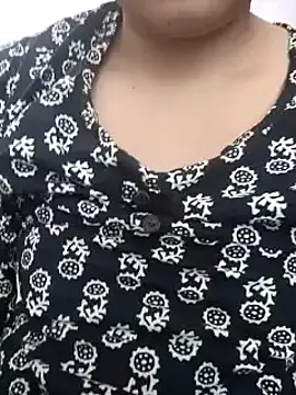 Snapshot of Aaradhya chatting on 3, 3, 2025 Aaradhya online show from 3, 3, 2025