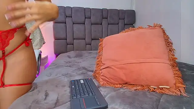 MariianaGomez online show from 4, 1, 2025