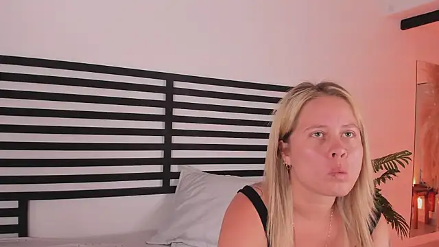 stefanny ruiz  online show from 25, 1, 2025