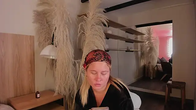 stefanny ruiz  online show from 1, 3, 2025