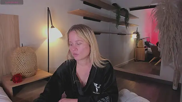 stefanny ruiz  online show from 13, 3, 2025