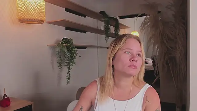 stefanny ruiz  online show from 19, 3, 2025