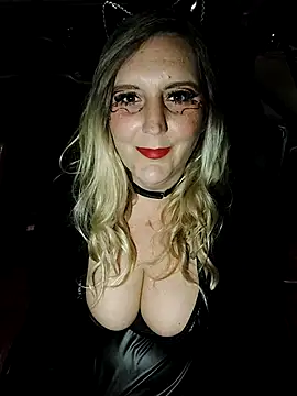 BecciDeluxe online show from 31, 10, 2025