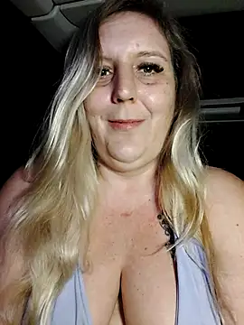 BecciDeluxe online show from 15, 11, 2025