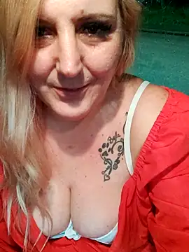 BecciDeluxe online show from 5, 1, 2026