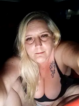 Snapshot of BecciDeluxe chatting on 22, 4, 2026 BecciDeluxe online show from 22, 4, 2026