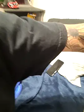 Snapshot of LongDickZee562 chatting on 19, 10, 2025 LongDickZee562 online show from 19, 10, 2025