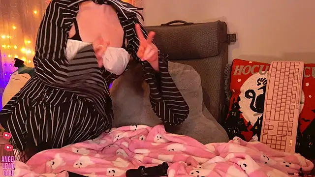 Snapshot of Angel-Lewd-Cake chatting on 1, 11, 2025 Angel-Lewd-Cake online show from 1, 11, 2025