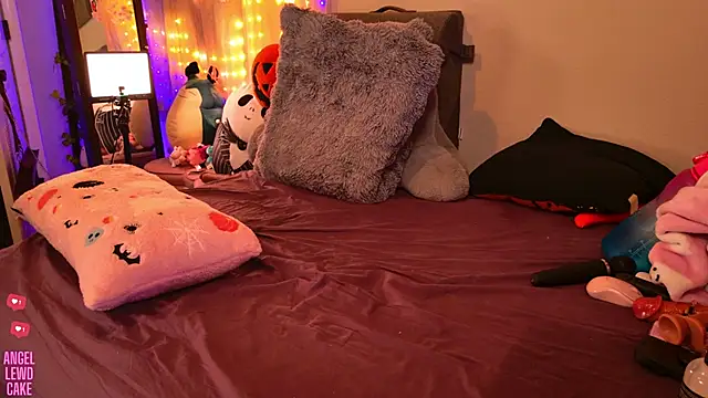 Snapshot of Angel-Lewd-Cake chatting on 1, 12, 2025 Angel-Lewd-Cake online show from 1, 12, 2025