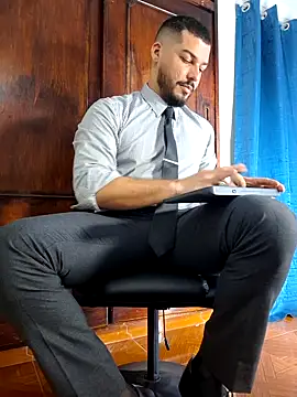 Snapshot of HenryBenso chatting on 7, 10, 2025 HenryBenso online show from 7, 10, 2025