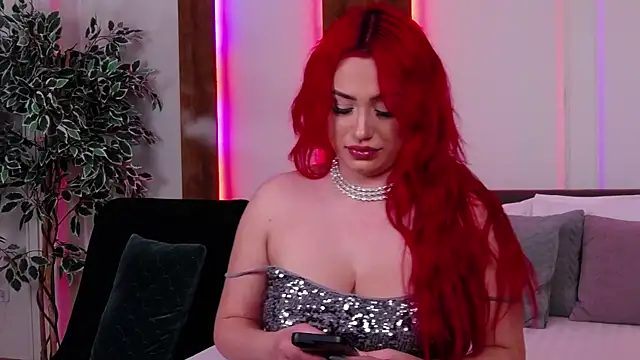 EmyHilton online show from 8, 11, 2025