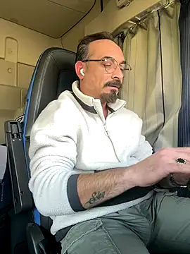 Snapshot of dzhakar chatting on 4, 12, 2025 dzhakar online show from 4, 12, 2025