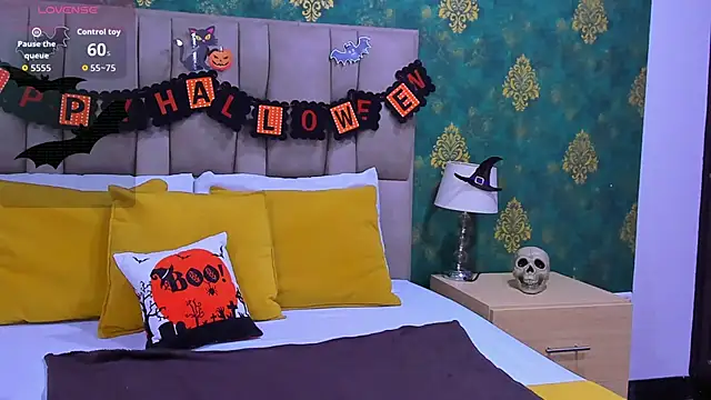 Snapshot of SuzanSmithh chatting on 21, 10, 2025 SuzanSmithh online show from 21, 10, 2025