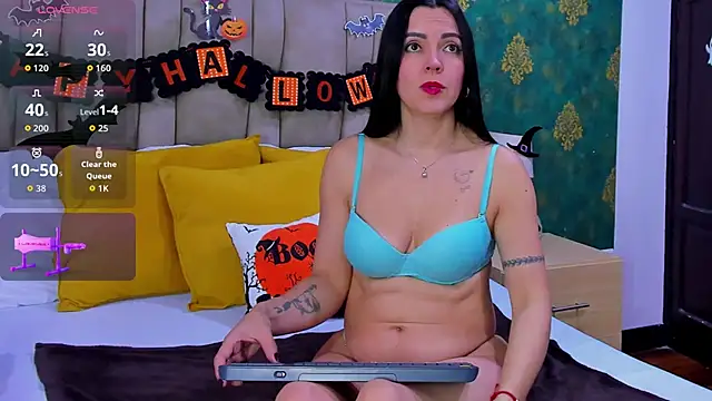 Snapshot of SuzanSmithh chatting on 27, 10, 2025 SuzanSmithh online show from 27, 10, 2025