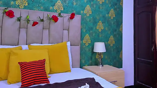 Snapshot of SuzanSmithh chatting on 12, 11, 2025 SuzanSmithh online show from 12, 11, 2025