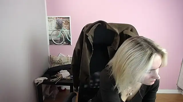 viktoria lovely online show from 15, 4, 2026