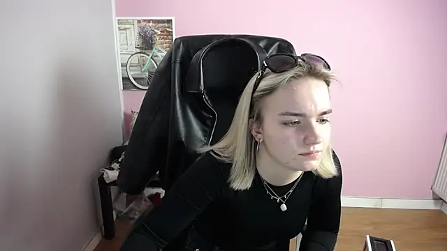 Snapshot of viktoria_lovely chatting on 29, 4, 2026 viktoria lovely online show from 29, 4, 2026