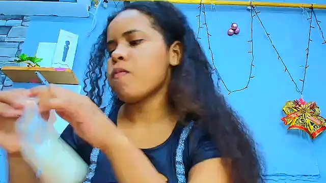 Snapshot of makena18 chatting on 5, 1, 2025 makena18 online show from 5, 1, 2025