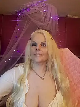 Snapshot of Angeldevilus chatting on 9, 5, 2026 Angeldevilus online show from 9, 5, 2026