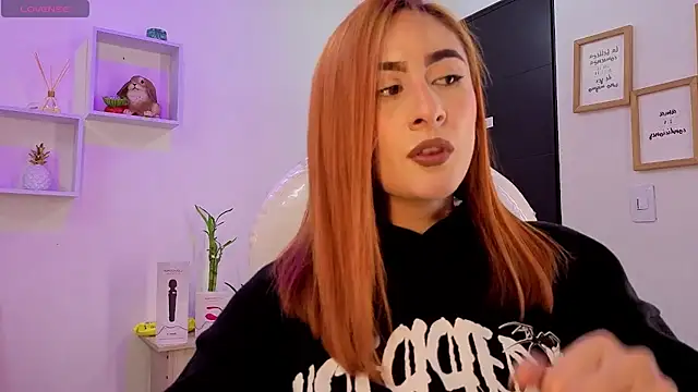 Snapshot of Tiarha chatting on 22, 10, 2025 Tiarha online show from 22, 10, 2025