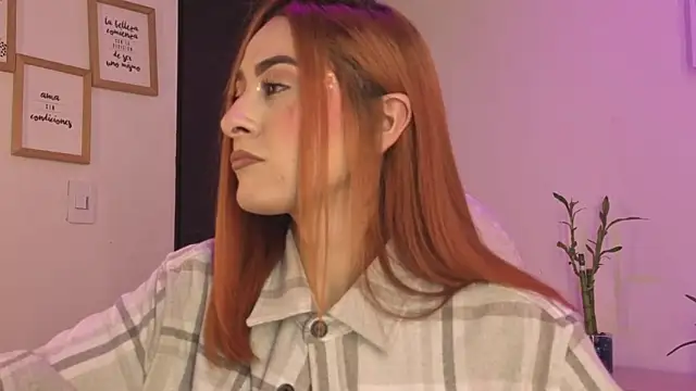 Snapshot of Tiarha chatting on 6, 11, 2025 Tiarha online show from 6, 11, 2025