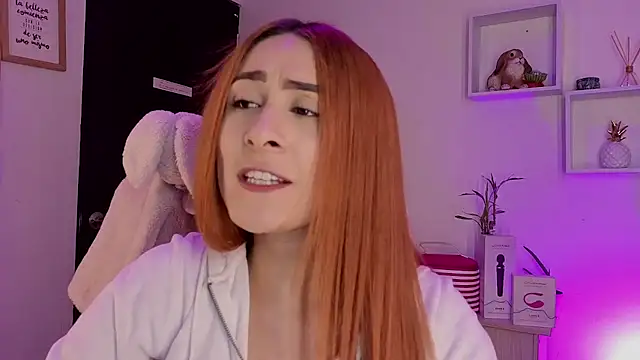 Snapshot of Tiarha chatting on 12, 11, 2025 Tiarha online show from 12, 11, 2025