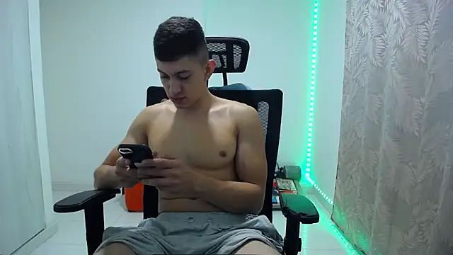 Snapshot of Iam_yourbabyprincess_XD chatting on 11, 12, 2024 Iam yourbabyprincess XD online show from 11, 12, 2024