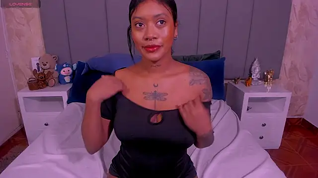 JulianaMiller online show from 12, 3, 2025