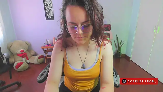 Scarletleon77 online show from 20, 1, 2025