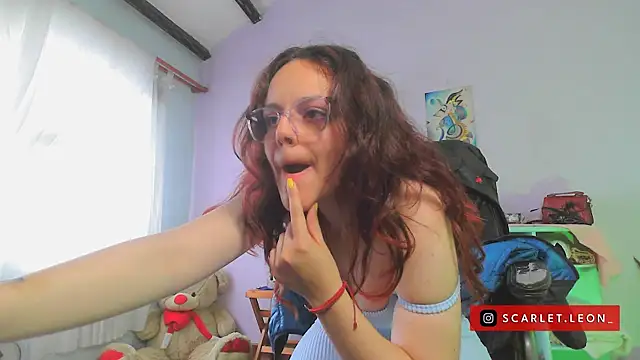 Scarletleon77 online show from 5, 2, 2025