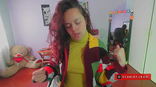 Scarletleon77 online show from 5, 3, 2025