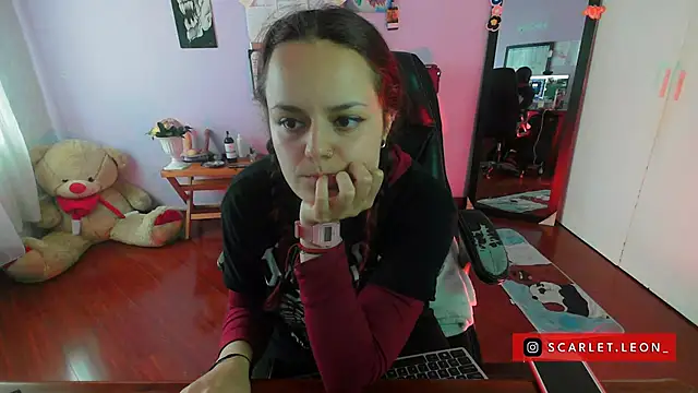 Scarletleon77 online show from 12, 3, 2025