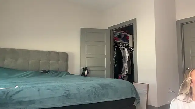 ElenaErickson online show from 8, 1, 2025