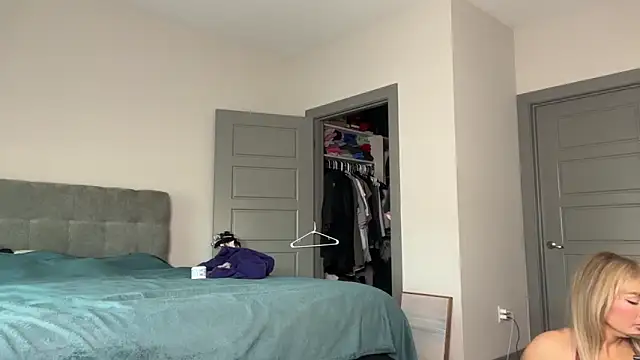 ElenaErickson online show from 3, 2, 2025