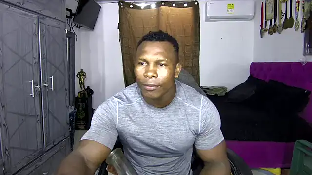 Snapshot of MedellinBlackx chatting on 23, 10, 2025 MedellinBlackx online show from 23, 10, 2025