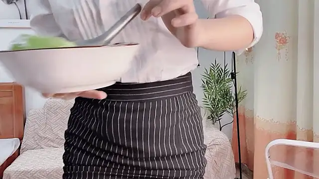 Mono-Stewardesss online show from 6, 4, 2026