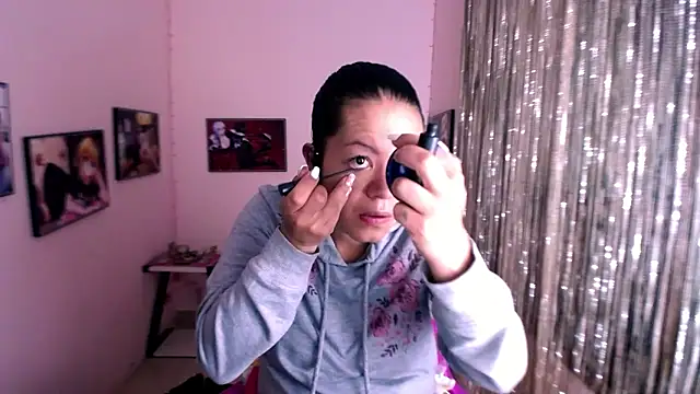 Cristal w online show from 4, 2, 2025