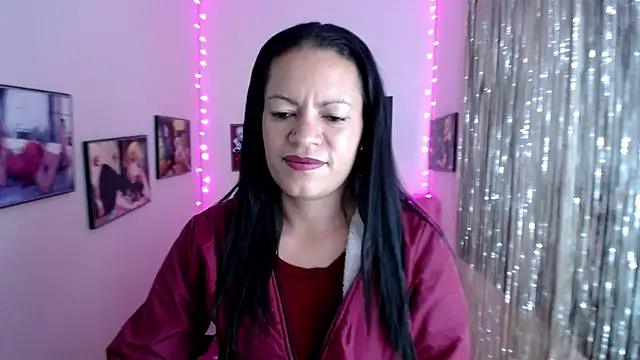 Cristal w online show from 10, 2, 2025