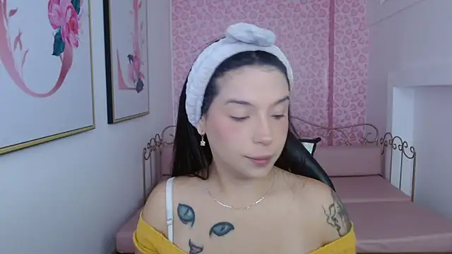 Snapshot of Small_naughty_ chatting on 14, 5, 2026 Small naughty online show from 14, 5, 2026
