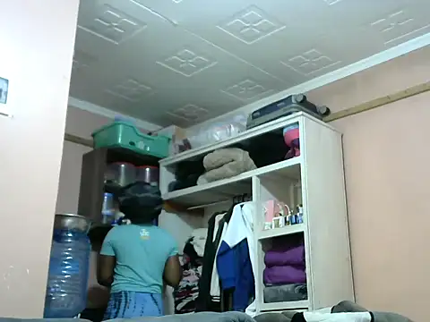 Snapshot of slender-qwene chatting on 4, 5, 2026 slender-qwene online show from 4, 5, 2026